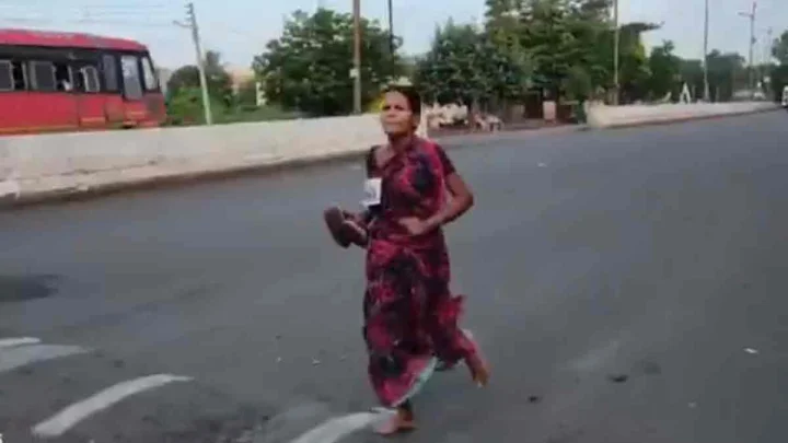 In a Saree and Barefoot, This 47-Year-Old Mother Ran Marathon for Her Daughter’s Fees—and Won Rs.3000