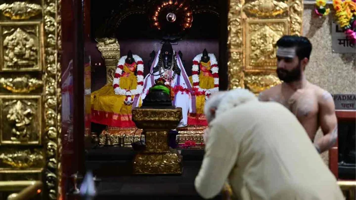 PM Modi Offers Prayers at Delhi's Shri Vinayaka Temple