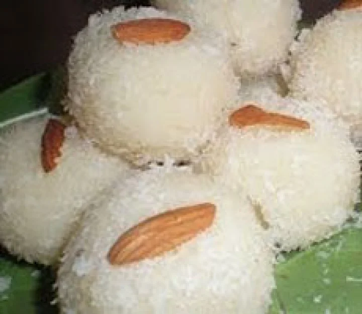 ચોખાના લાડુ