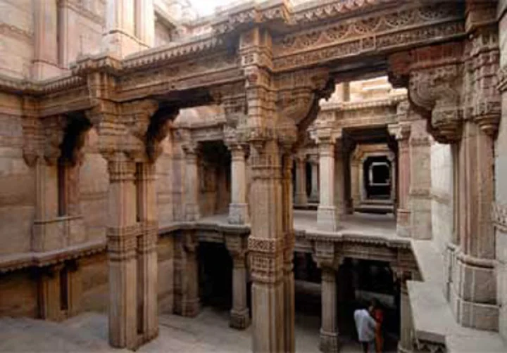 અડાલજની વાવ