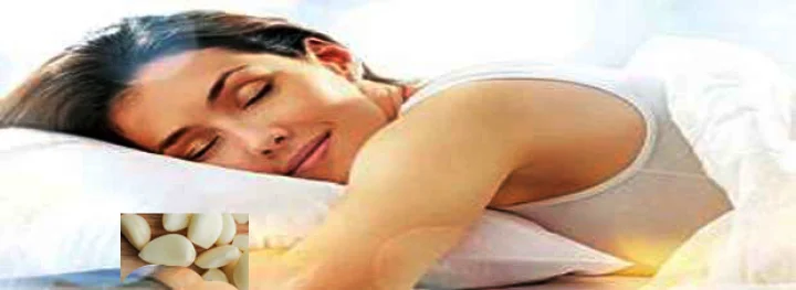 झोप येत नसेल तर उशाखाली ठेवा लसूण