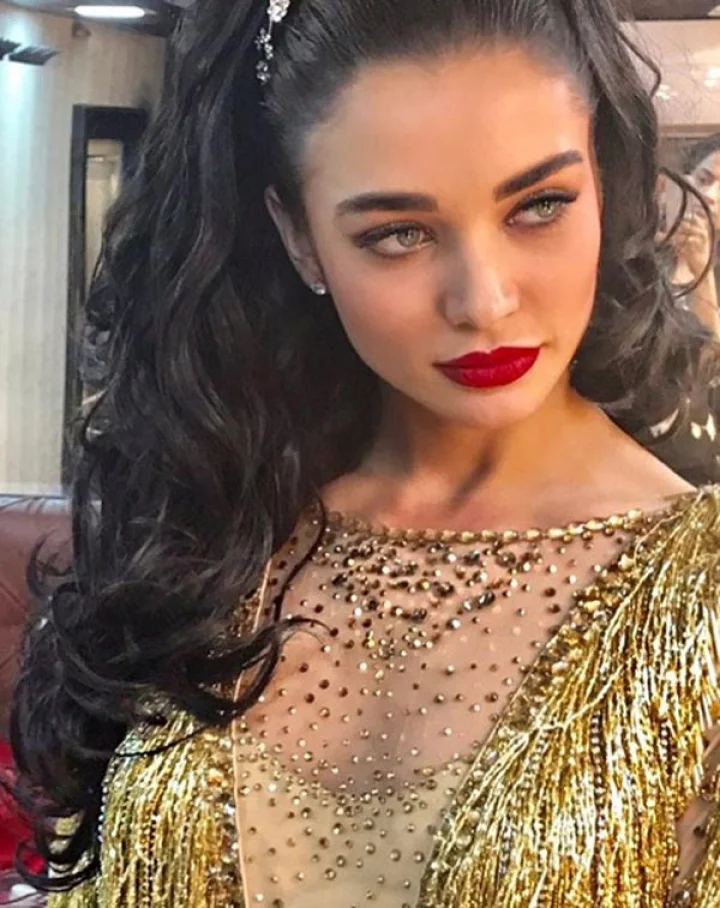 આઈપીએલ 10 - ઓપનિંગ સેરેમનીમાં ડાંસ માટે એમી જેક્શનની ટ્વિટર પર જોરદાર કમેંટ્સ