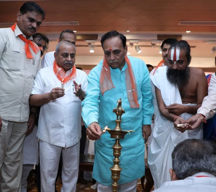 ગરીબી રેખા હેઠળ