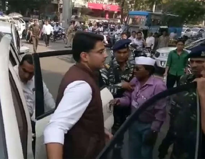 ડોર ટુ ડોર કેમ્પેઈન