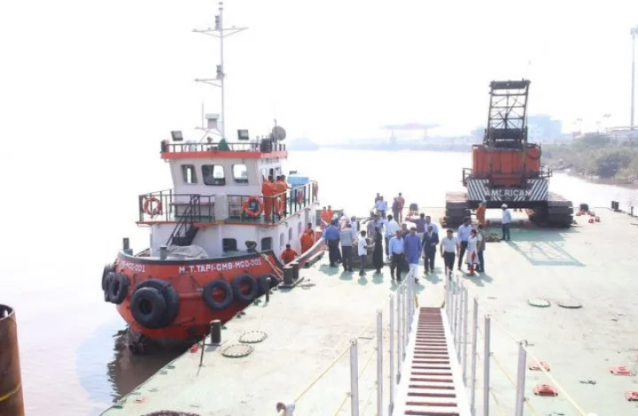 સૌરાષ્ટ્ર-હજીરા રો-રો ફેરી સર્વિસ. ગુજરાત સમાચાર