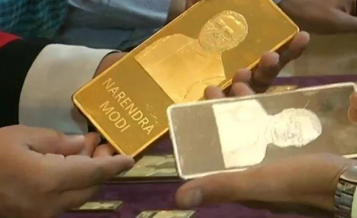 Jewellery shop in Surat sells gold bars