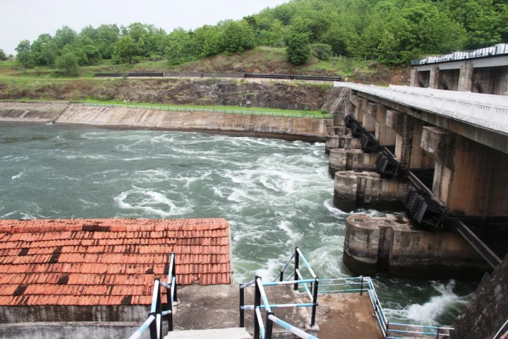 નર્મદા ડેમે સૌ પ્રથમ ક્રેસ્ટ લેવલ