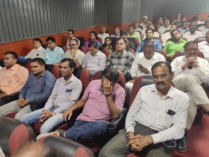 How many teachers come in BJP office