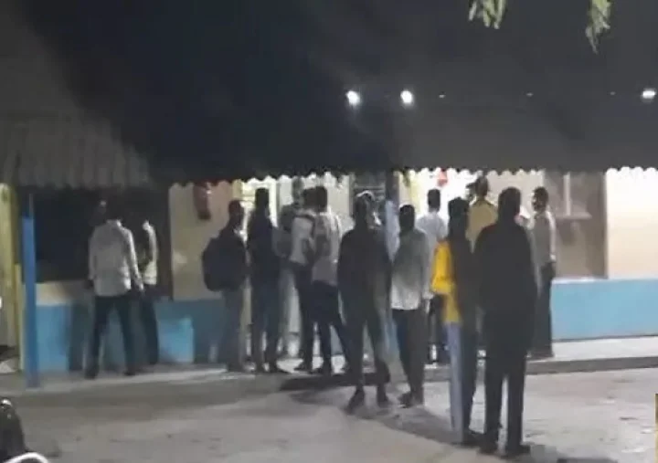 વેવાઈ નવસારીની વેવાણને લઈને ભાગી ગયા આ કિસ્સો આજે અત્ર તત્ર સર્વત્ર ચર્ચાસ્પદ વેવાઈ અને વેવાણ