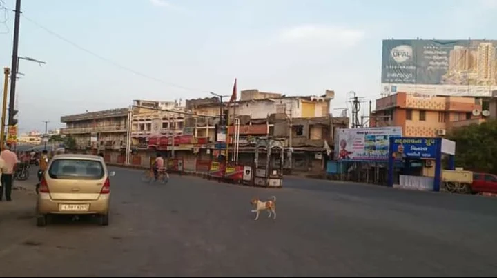 ઓમિક્રૉનની દહેશતના કારણે ફરી પ્રતિબંધ