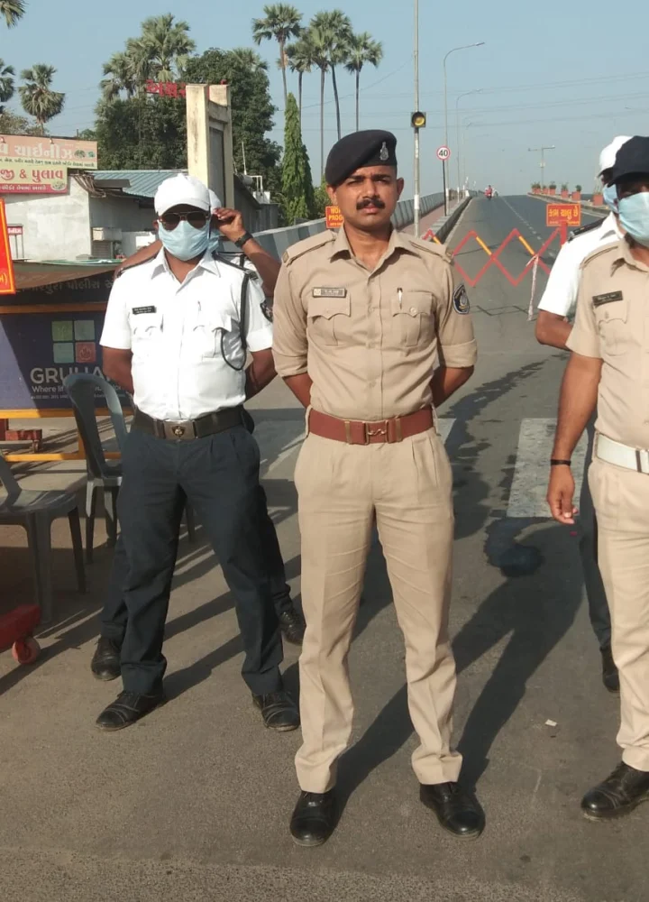 સલામ છે કોરોના વોરીયર પોલિસ