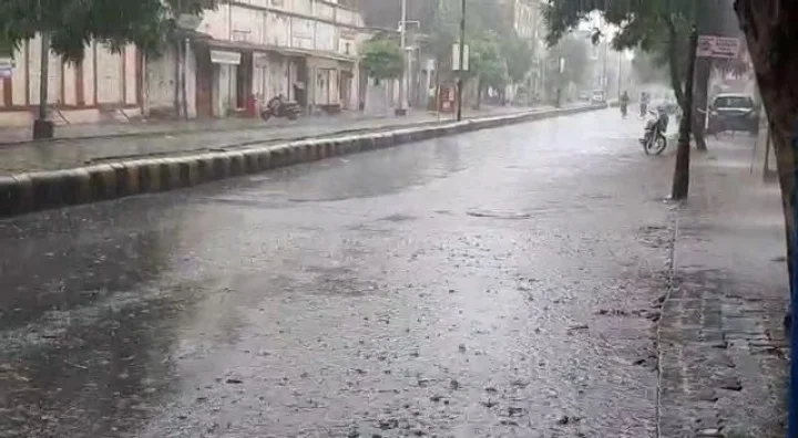 અમદાવાદમાં વિજળીના કડાકા સાથે 2 ઇંચ