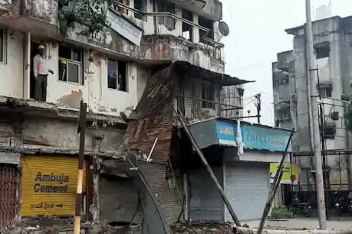 સુરતમાં 50 વર્ષ જૂની બિલ્ડીંગ