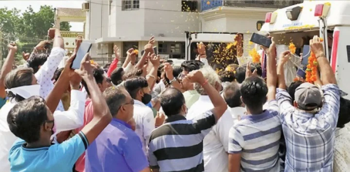 રાપરમાં નિકળી દેશની સૌથી લાંબી અંતિમયાત્રા