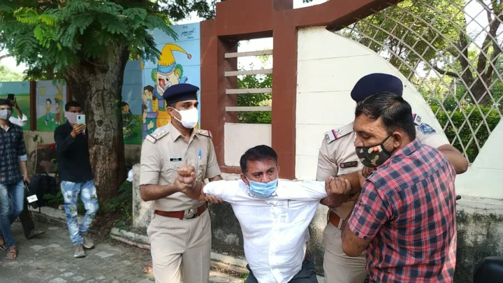 મને જેલમાં પૂરી દો