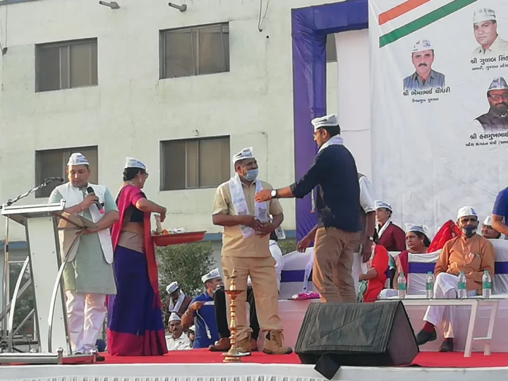 કોંગ્રેસનો હાથ છોડી