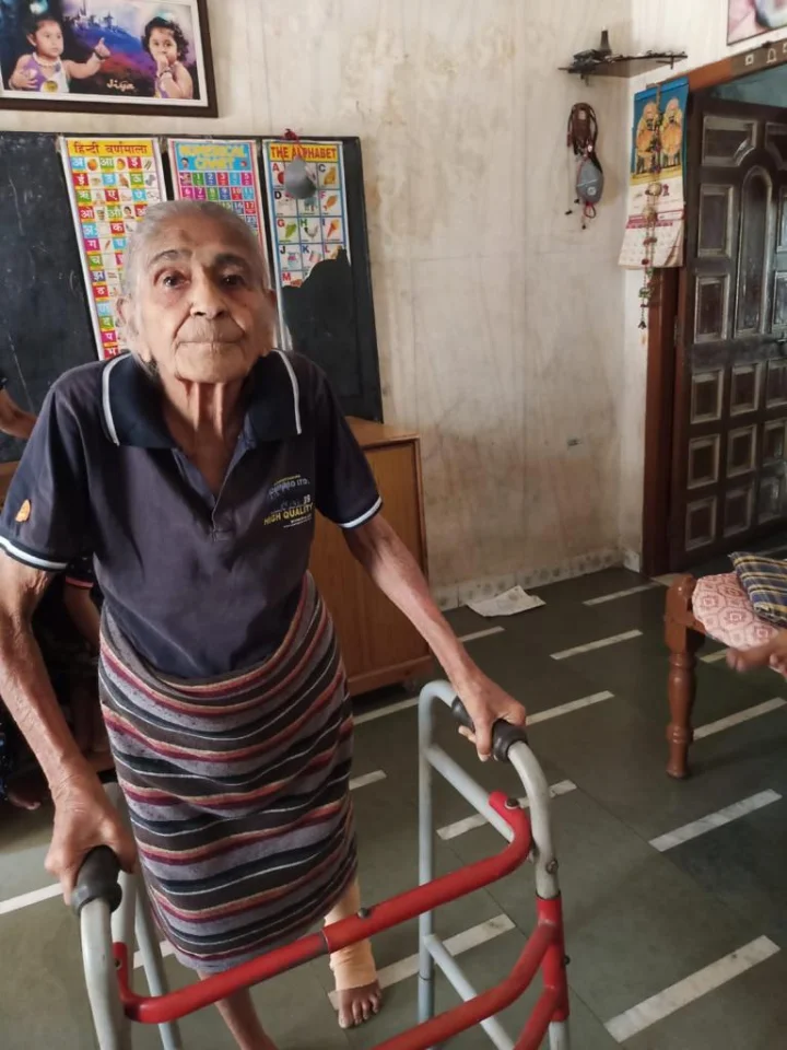 બે દિવસમાં દાદી ચાલતા થઈ જશે