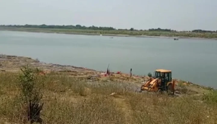 ગંગા ઘાટ પર લાશોનો ખડકલો