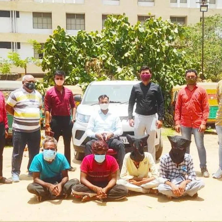 અમદાવાદમાં લોકોનું ભલુ કરવા નાગા બાવા બનીને આશિર્વાદ આપી દાગીના અને રોકડ લૂંટતી ગેંગ ઝડપાઈ