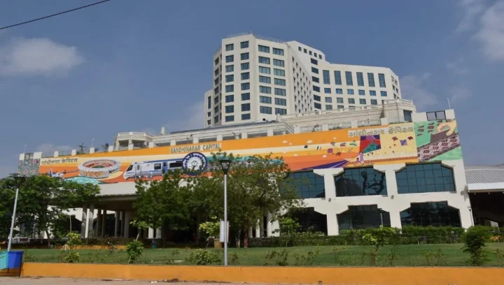 gandhinagar railway station hotel