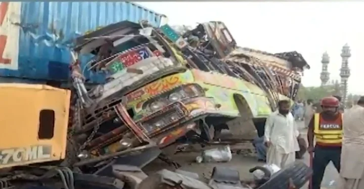 accident in pakistan