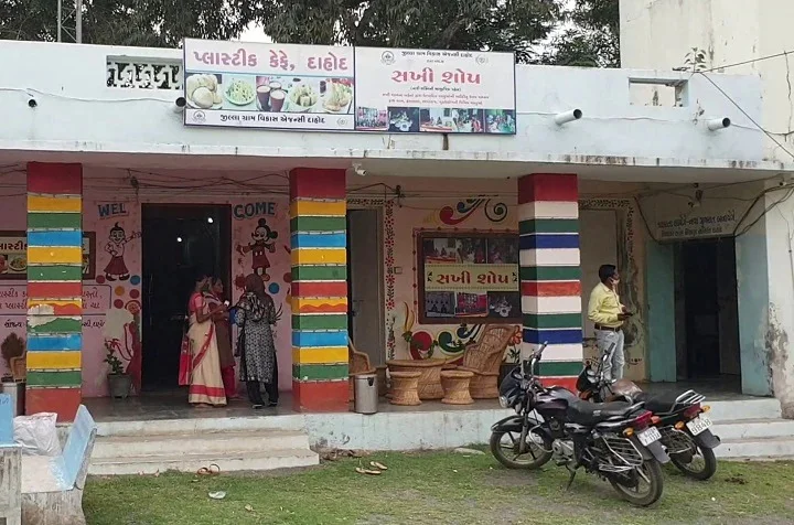 Gujarat has the country's first plastic cafe