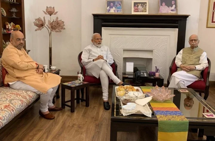 PM modi visit lal krishna advani home