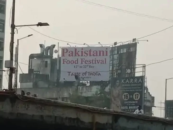 Bajrang Dal burns banners of 'Pakistani Food Festival' in Surat