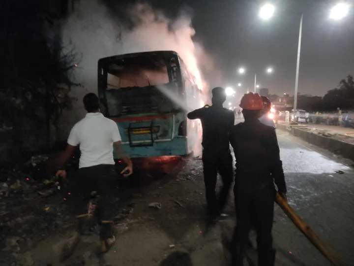 સુરતમાં વધુ એક બસમાં આગ