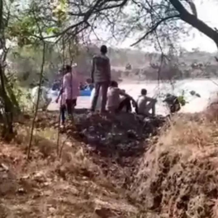 સુરતના તળાવમાં 3 બાળક ડૂબ્યાં 10 કલાકથી બાળકોની કોઈ ભાળ મળી નથી,સચિનમાં તળાવ પાસેથી કપડાં મળ્યાં