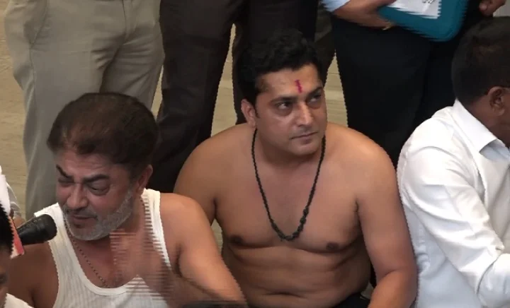Congress MLAs Take Off Their Clothes