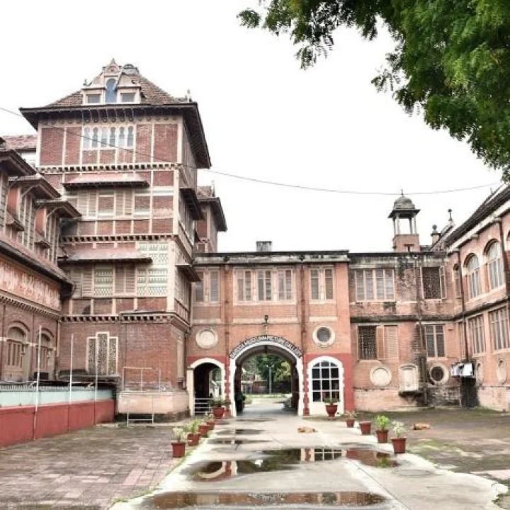 વડોદરાના સંગ્રહાલયમાં સચવાયેલા છે આઝાદીના લડતના પ્રતીક સમા ૧૨ તિરંગા