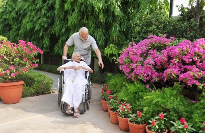 Memorable pictures with Modi's mother