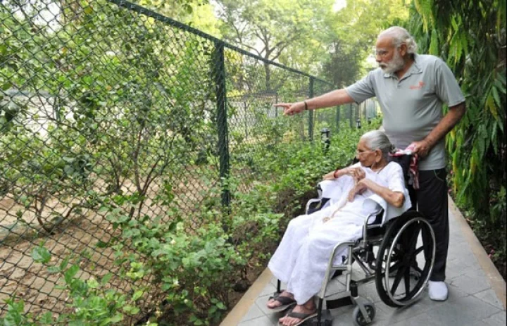 Memorable pictures with Modi's mother