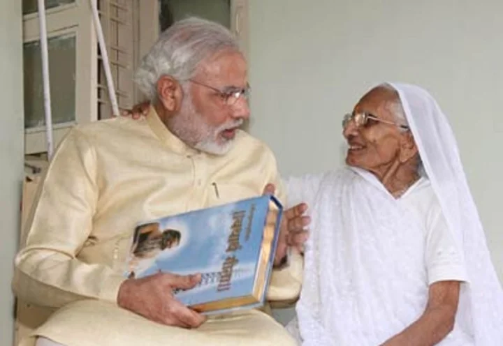Memorable pictures with Modi's mother