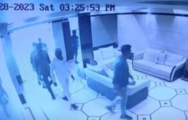 Gujrat Pigeon Fighters Lose One Crore In Lure, Deal In Hotel At Night And Bag Of Rupees Disappears