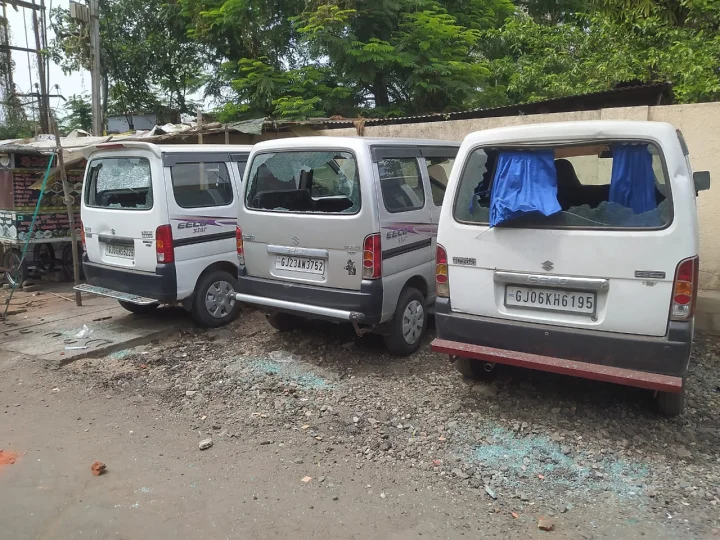 Stone pelting Fatepura