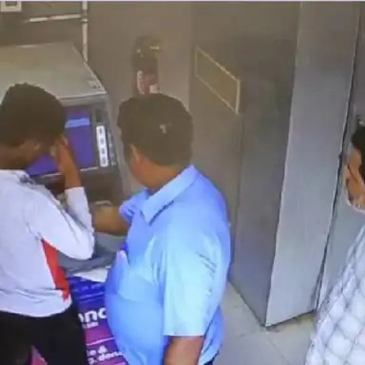 Surendranagar news - સુરેન્દ્રનગરમાં બે શખસે એવી રીતે છેતરપિંડી કરી કે કાર્ડધારકને ખબર પણ ન પડી ને 1 લાખ ઊપડી ગયા