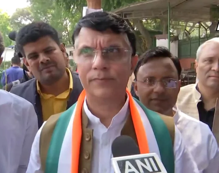 congress leader pawan kheda claims to form majority government in karnataka