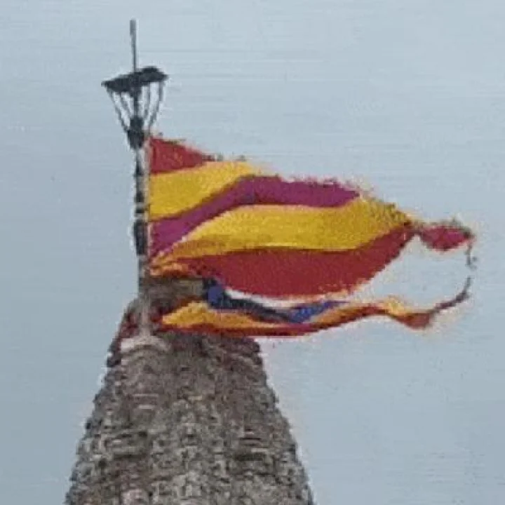 દ્વારકાધીશ મંદિરે બે ધજા એક સાથે ચઢાવાઈ, બિપોરજોય વાવાઝોડાનું સંકટ ટળશે ?