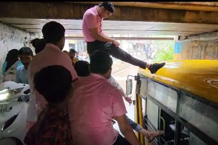 Nadiad: A bus full of students got stuck in Garnala