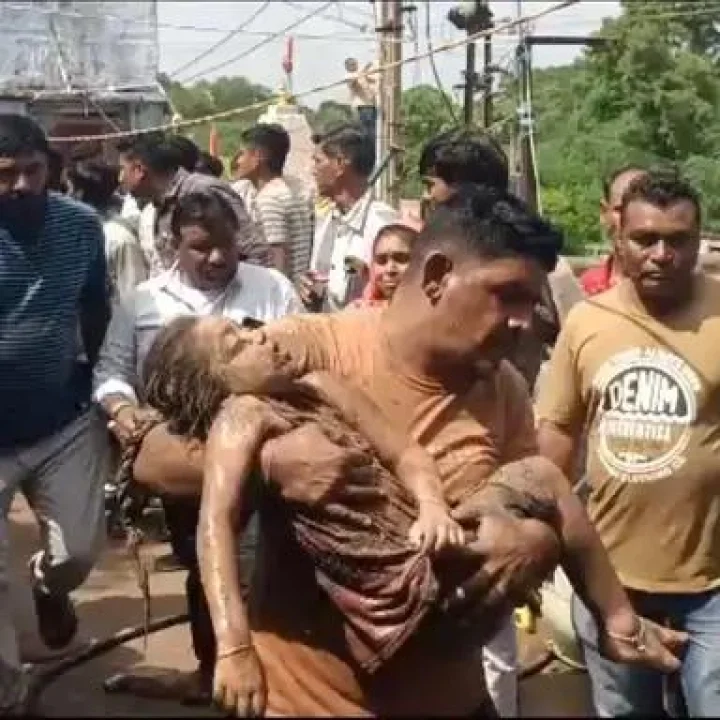 જેતપુરમાં જર્જરિત મકાન પર કિલ્લાની દીવાલ પડતાં બે બાળકી સહિત એક વૃદ્ધનું મોત