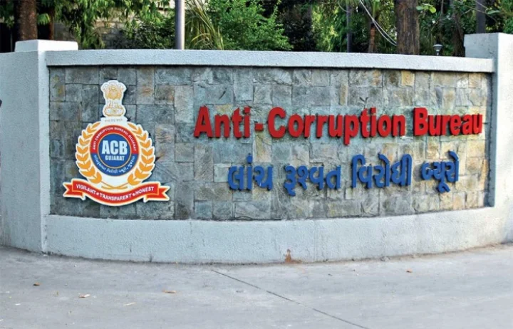 9 bribe-takers were caught