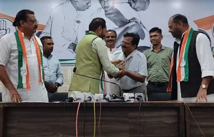 Arjun Rathwa wore the mantle of Congress at the hands of Shaktisinh