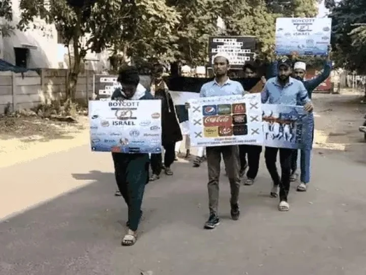 Vadodara by burning Israeli posters in support of Palestine