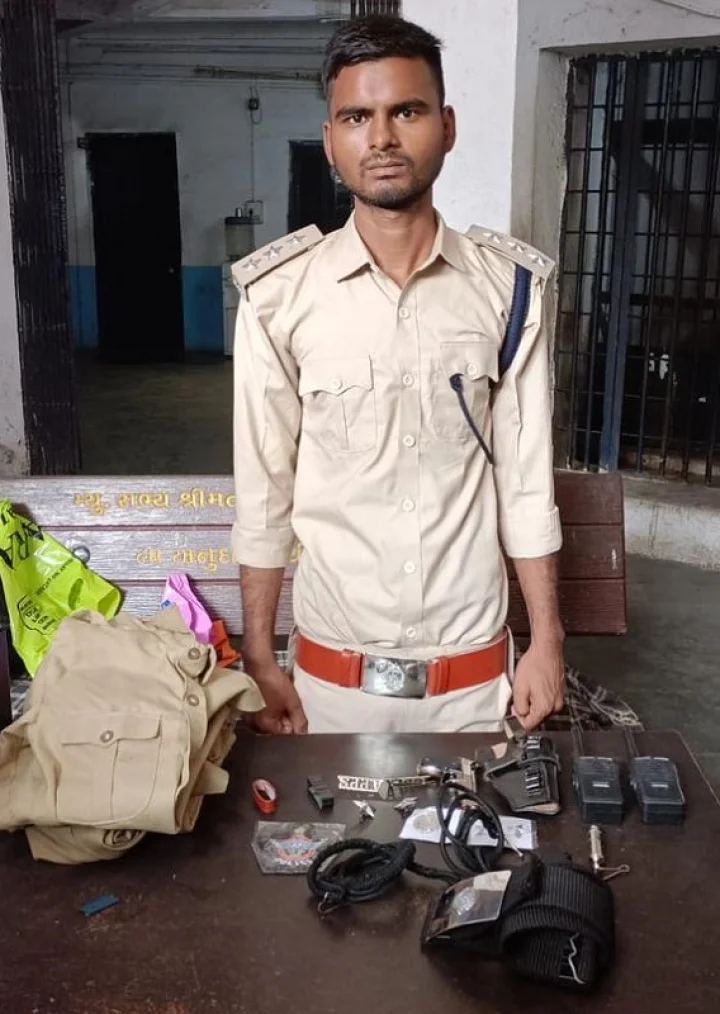 fake IPS officer