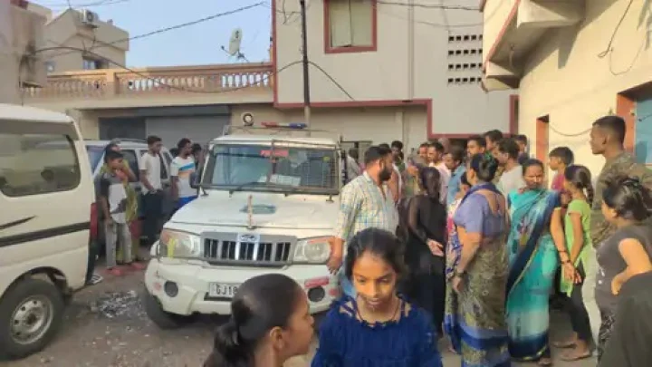 Husband slashes wife's cheek with knife in Vadodara
