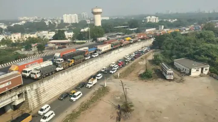Traffic jam near Vadodara on Ahmedabad-Surat NH-48