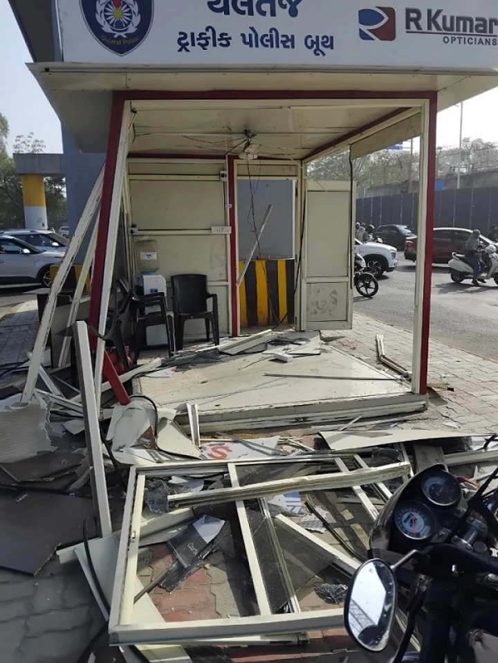 SP Swami of Garhda rammed a car into a traffic