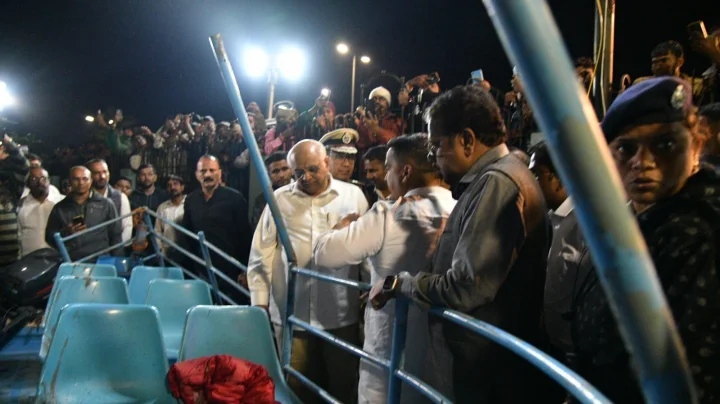 Harani Lake in Vadodara, how did the boat capsize